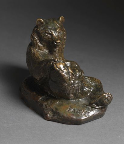 Antoine-Louis BARYE Antoine-Louis BARYE (1795-1875) - Seated bear N°2 - Bronze with...