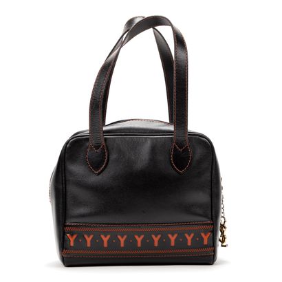 Yves Saint LAURENT YVES SAINT LAURENT - Small box-shaped handbag in fine black grained...