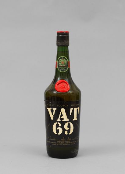 Whisky 1 bouteille WHISKY VAT 69 Blend Wm. Sanderson & Son Ltd. (WM.S) (léger fa...