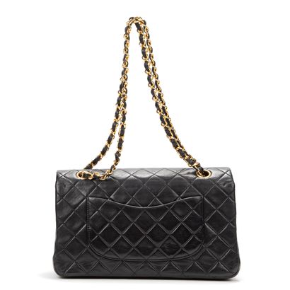 CHANEL CHANEL - Classic handbag with double flap - In black lambskin - Inside in...