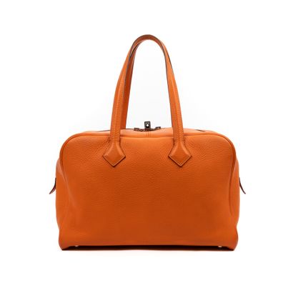 HERMES HERMES - Sac à main Victoria – En veau togo orange – Bijouterie palladium...