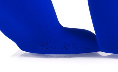 YVES KLEIN Yves KLEIN éditions - Ours Pompon - Ours réalisé en résine de 40 cm d'après...