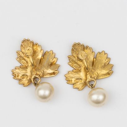 Claude LALANNE Claude LALANNE (1925-2019) - Boucles d'oreille feuille et perles -...