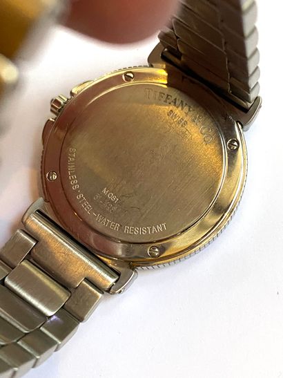 Tiffany & Co. Tiffany & Co., référence M081, vers 2000 - Une montre ronde en acier,...