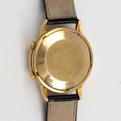 JAEGER LECOULTRE Jaeger-LeCoultre, Memovox, vers 1960 - Une montre en or jaune 18k...