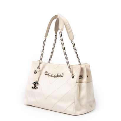 CHANEL CHANELParis bag in cream grosgrain fabric - Top of the gussets and flaps in...