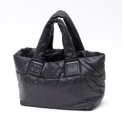 CHANEL CHANEL Paris sac shopping cocoon en nylon noir – intérieur en nylon bordeaux...