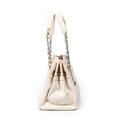 CHANEL CHANELParis bag in cream grosgrain fabric - Top of the gussets and flaps in...