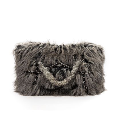 CHANEL CHANEL Paris oversized handbag in synthetic fur and black lambskin - black...