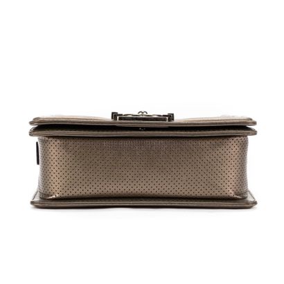 CHANEL CHANEL Paris boy bag in perforated silver lambskin - Inside in lambskin and...