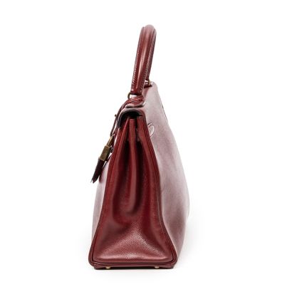 HERMES HERMES Paris Kelly bag 28cm in red Courchevel calfskin - Inside in red goatskin...