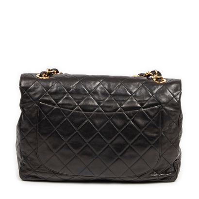 CHANEL CHANEL Paris classic bag with flap model Jumbo in black quilted lambskin -...