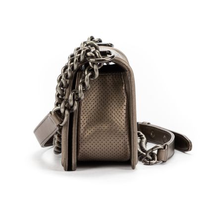 CHANEL CHANEL Paris boy bag in perforated silver lambskin - Inside in lambskin and...