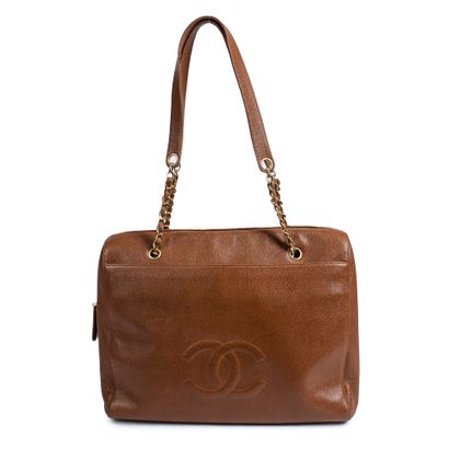 CHANEL CHANELParis large tote bag in gold grained calfskin - Inside in brown fabric...