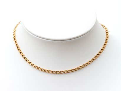 Chaîne Watch chain in 18K yellow gold (750/000) with a curb chain ending with a spring...