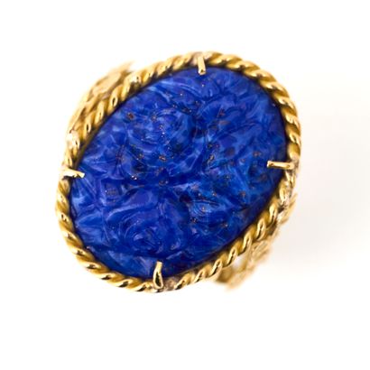 Bague Ring in 18K yellow gold (750/000) set with a glass plate engraved with lapis...