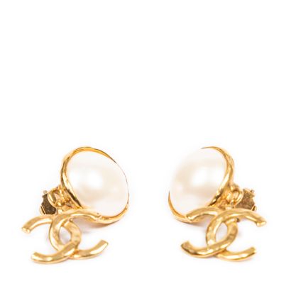 Chanel CHANEL - Pair of ear clips in gold-plated metal, each clip adorned with a...