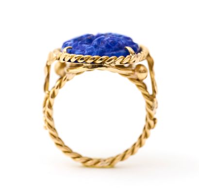 Bague Ring in 18K yellow gold (750/000) set with a glass plate engraved with lapis...