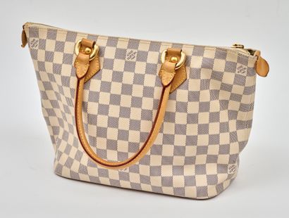 Louis Vuitton LOUIS VUITTON sac à main Saleya de type shopping en toile damier azur...