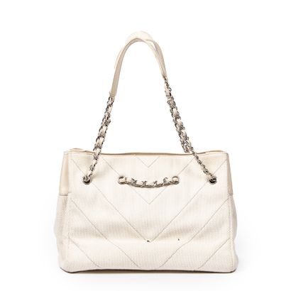 Chanel CHANEL - Paris tote bag in cream grosgrain fabric - Top of the gussets and...