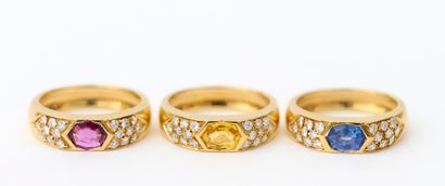 Bagues Set of three rings in 18K yellow gold (750/000), composed of a slightly falling...