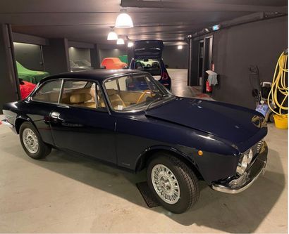 Alfa Roméo GT junior coupé Bertone 1600, 1974 Voiture restaurée. Peinture refaite....