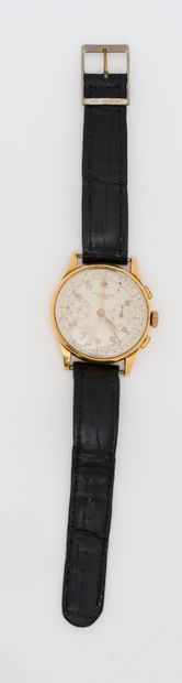 Montre Chronographe Suisse en or, vers 1950.
Une montre chronographe ronde en or...