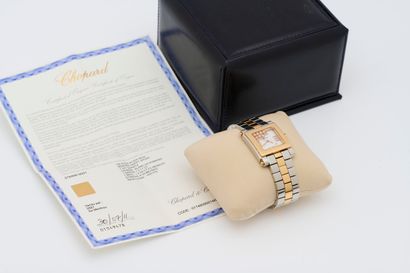 Chopard Chopard, Happy Sport, référence 278498-9001, vendue en 2011.
Une montre rectangulaire...