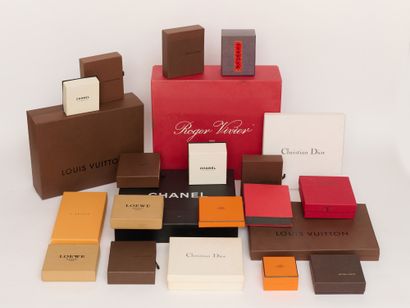 null Lot de 22 boîtes environ dont Chanel, Louis Vuitton, Hermès, Roger Vivier (en...