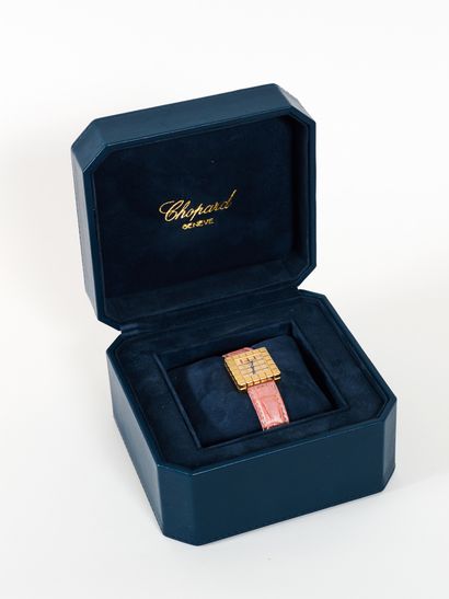 CHOPARD CHOPARD - Montre Ice Cube - Boitier carré en or - Aiguilles glaives - Verre...