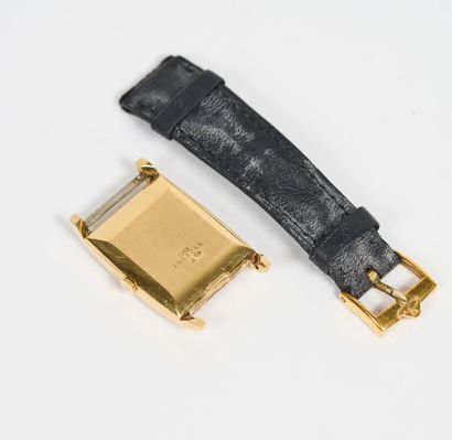 Jaeger-LeCoultre Jaeger-LeCoultre, circa 1965 - Watch in 18k (750) yellow gold, tonneau-shaped...