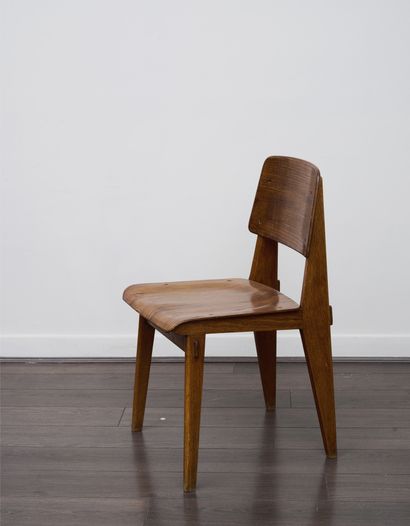 Jean PROUVE Jean PROUVE (1901-1984) 
Suite de cinq chaises mod. Standard dite « Tout...