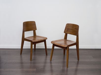 Jean PROUVE Jean PROUVE (1901-1984) 
Suite de cinq chaises mod. Standard dite « Tout...
