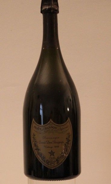null 1 magnum Champagne DOM PERIGNON, 1992
Etiquette légèrement déchirée

1 magnum...