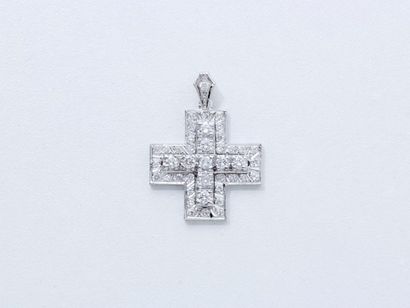 PENDENTIF CROIX Pendentif croix en or gris 585 millièmes, orné d'un pavage de diamants...