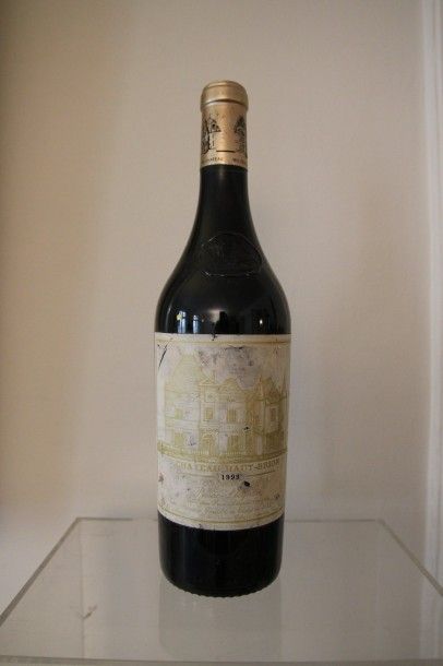 Haut Brion 1 bouteille Château Haut Brion, 1999 - Etiquette légèrement déchirée