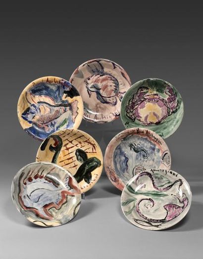 Pierre AMBROGIANI (1907-1985) Ensemble de 7 assiettes peintes à la main signées à...