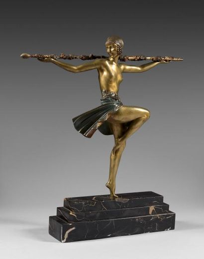 Pierre LE FAGUAYS (1892-1962) - Danseuse tenant un thyrse - Bronze à patine dorée...
