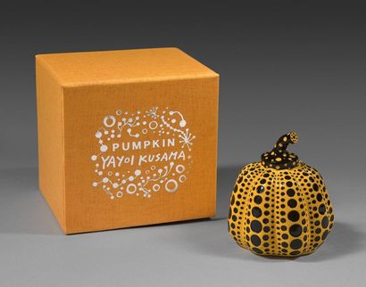 Yayoi KUSAMA (Né en 1929) Pumpkin Yellow & Black - Vendu avec sa boîte de présentation...