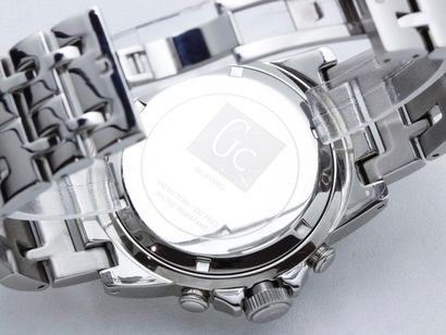 GC GUESS ''Collection'' 

Montre chronographe en acier, cadran argenté stylisé 3...