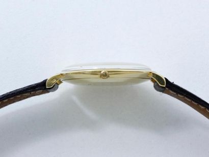ULYSSE NARDIN ULYSSE NARDIN - Montre bracelet d'homme en or, cadran argenté satiné...