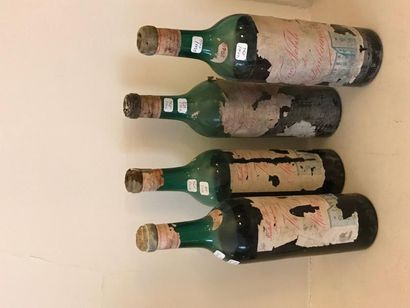 null Lot de 4 bouteilles Vino Nobile di Montepulciano 1949 , étiquettes déchirées...