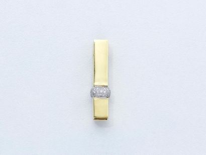 PATRICK LIONNET PATRICK LIONNET

Pendentif en or 750 millièmes, décoré d'un anneau...