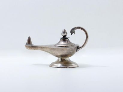 MACIEL, Mexico Maciel, Mexico - Lampe à huile de forme antique (''lampe d'Aladin'')...