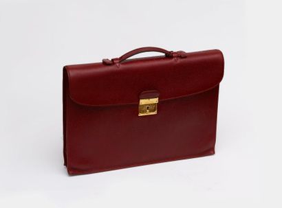 HERMES HERMES - Cartable Quirus en veau courchevel rouge Bordeaux

Garniture plaqué...