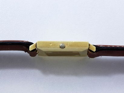 OMEGA OMEGA

Montre bracelet d'homme en or 750 millièmes, cadran doré avec index...