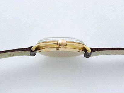 LEMANIA pour UTI LEMANIA pour UTI

Montre bracelet d'homme en or 750 millièmes, cadran...