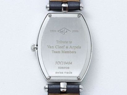 VAN CLEEF and ARPELS VAN CLEEF & ARPELS

Montre bracelet de dame en acier, de forme...