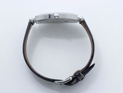 VAN CLEEF & ARPELS VAN CLEEF & ARPELS

Montre bracelet de dame en acier, de forme...