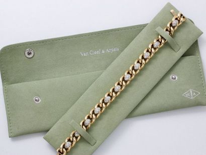 VAN CLEEF & ARPELS VAN CLEEF & ARPELS

Bracelet en or 750 millièmes, maille gourmette...